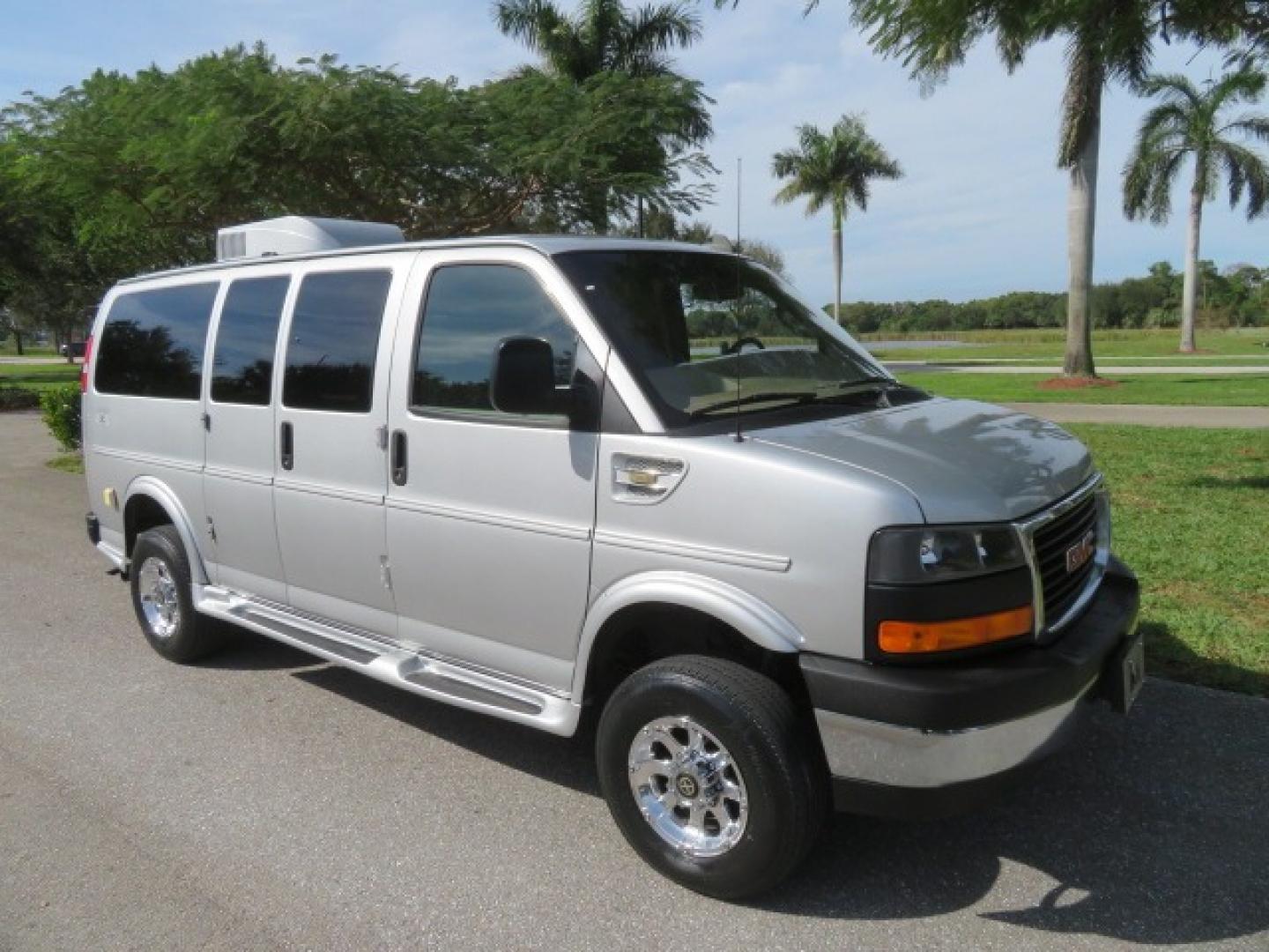 2017 Silver /Tan GMC Savana (1GTW7AFG6H1) , 4x4 transmission, located at 4301 Oak Circle #19, Boca Raton, FL, 33431, (954) 561-2499, 26.388861, -80.084038 - Photo#16